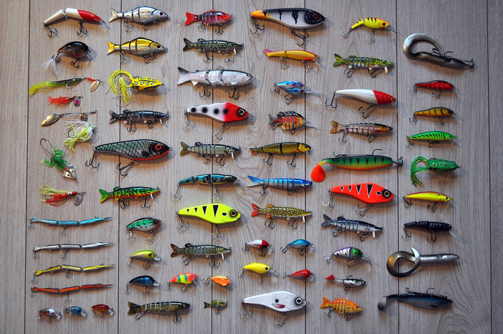 https://www.simplefishing.ca/cdn/shop/articles/Pic_for_lure_color_blog_post_720x.png?v=1508619108